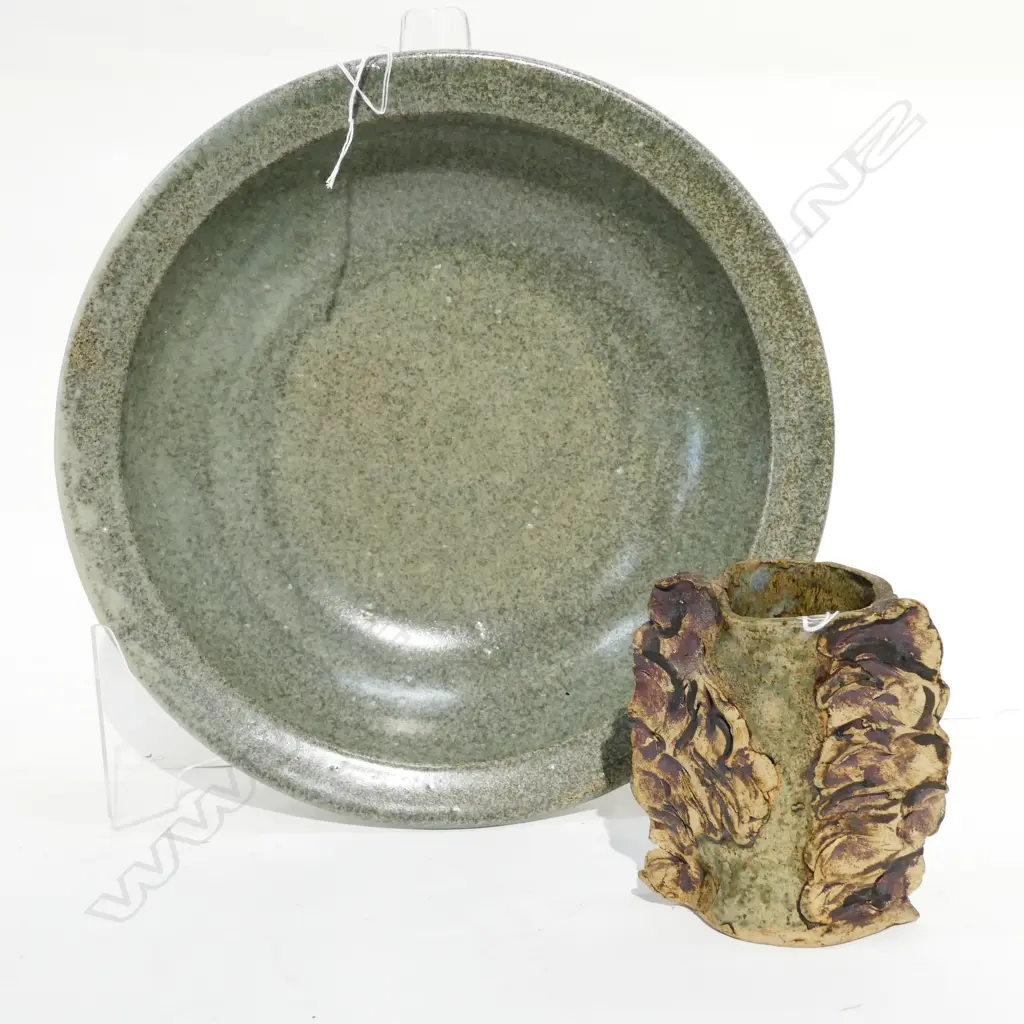 LEN CASTLE BOWL GREEN SPECKLED + OTHER PINCHED VASE Image 1++