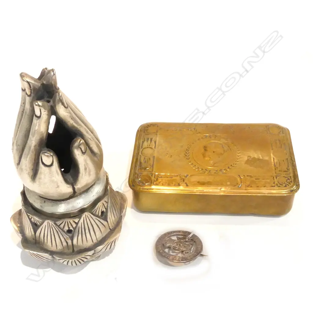 PRINCESS MARY TIN / LOTUS / HAND ORNAMENT AND WWI ''FOR KING AND EMPIRE' BADGE Image 1++