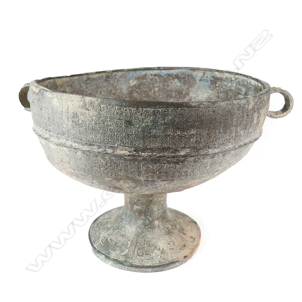 An ancient Chinese bronze vessel Image 1++