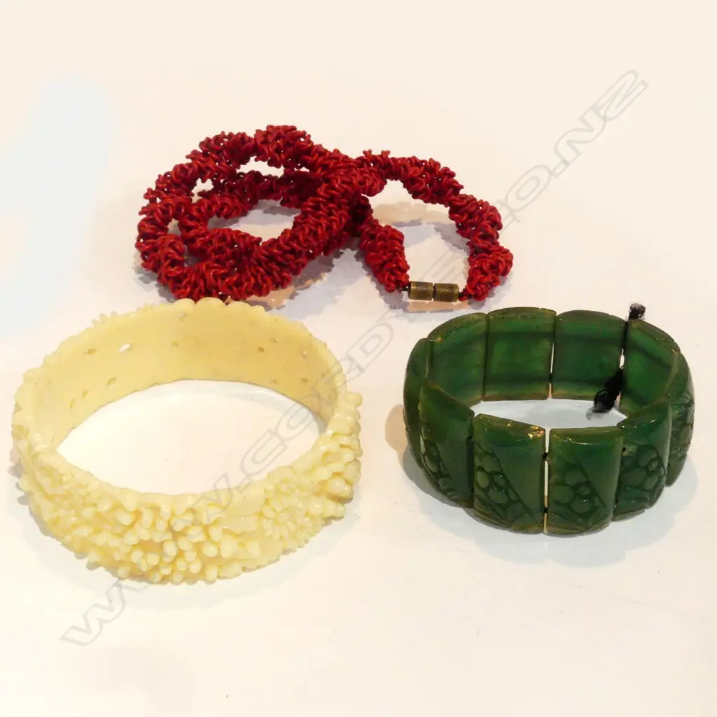 3 VINTAGE COLOURFUL COSTUME JEWELLERY ITEMS Image 1++