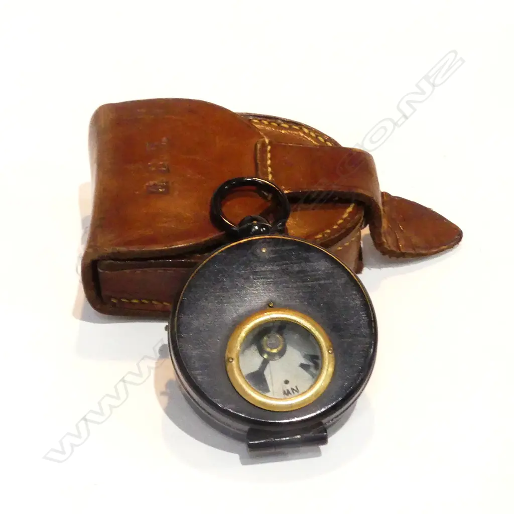 WWI PERIOD TRAVELLING COMPASS STITCHED LEATHER COMPASS Image 1++
