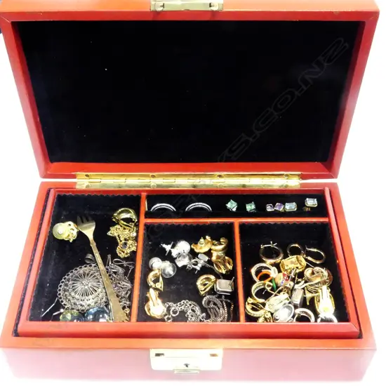 JEWELLERY BOX FULL OF GOOD COSTUME & GOLD JEWELLERY
