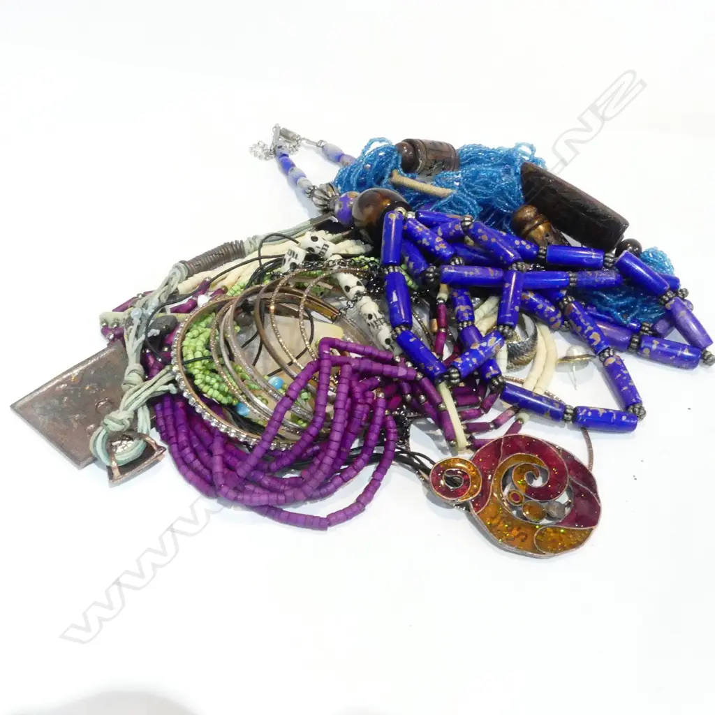 LOT OF COSTUME JEWELLERY BANGLES Image 1++