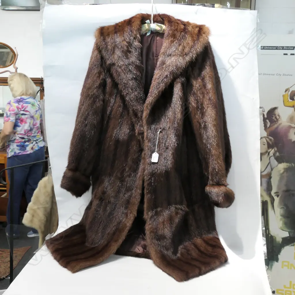 VINTAGE QUALITY FUR COAT FULL LENGTH CUFFED SLEEVES  Image 1++