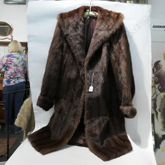 VINTAGE QUALITY FUR COAT FULL LENGTH CUFFED SLEEVES 
