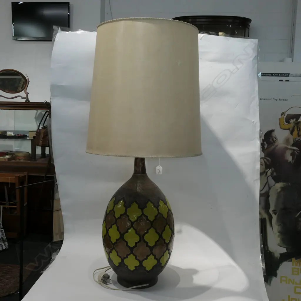 POTTERY LAMP AND SHADE Image 1++