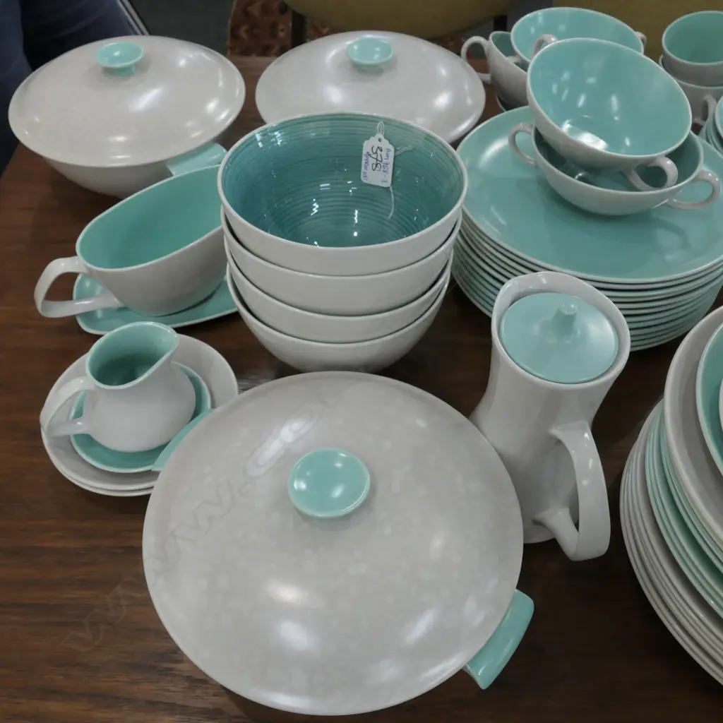 LARGE POOLE 'TWINTONE' DINNER SERVICE Image 1++