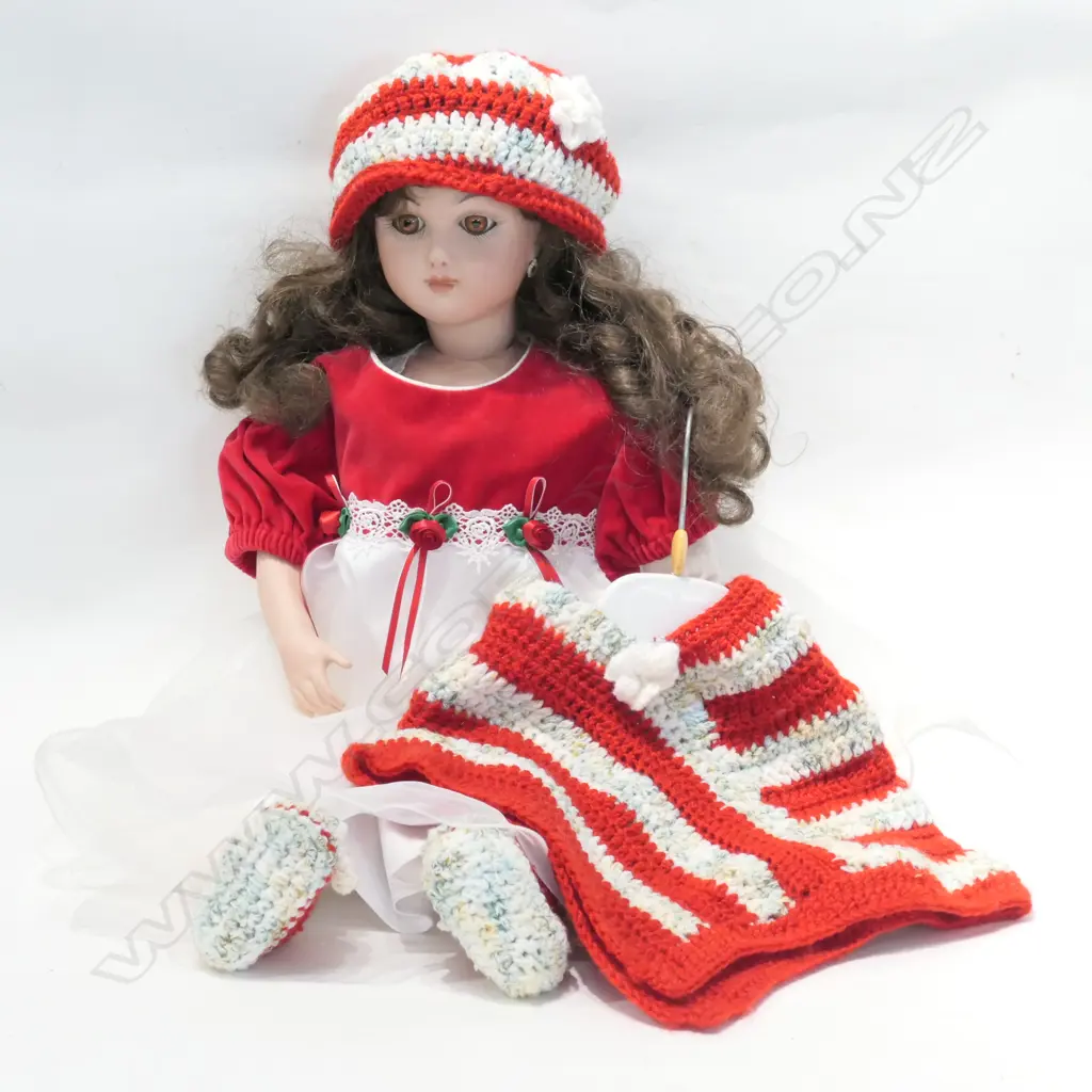 FRENCH PORCELAIN DOLL H. 600MM Image 1++