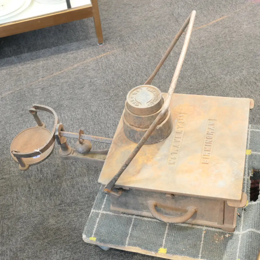 VINTAGE W.T.AVERY STEEL LARGE SCALES PLATFORM TYPE + WEIGHTS Image 1++