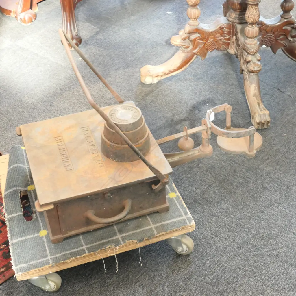 VINTAGE W.T.AVERY STEEL LARGE SCALES PLATFORM TYPE + WEIGHTS Image 1++