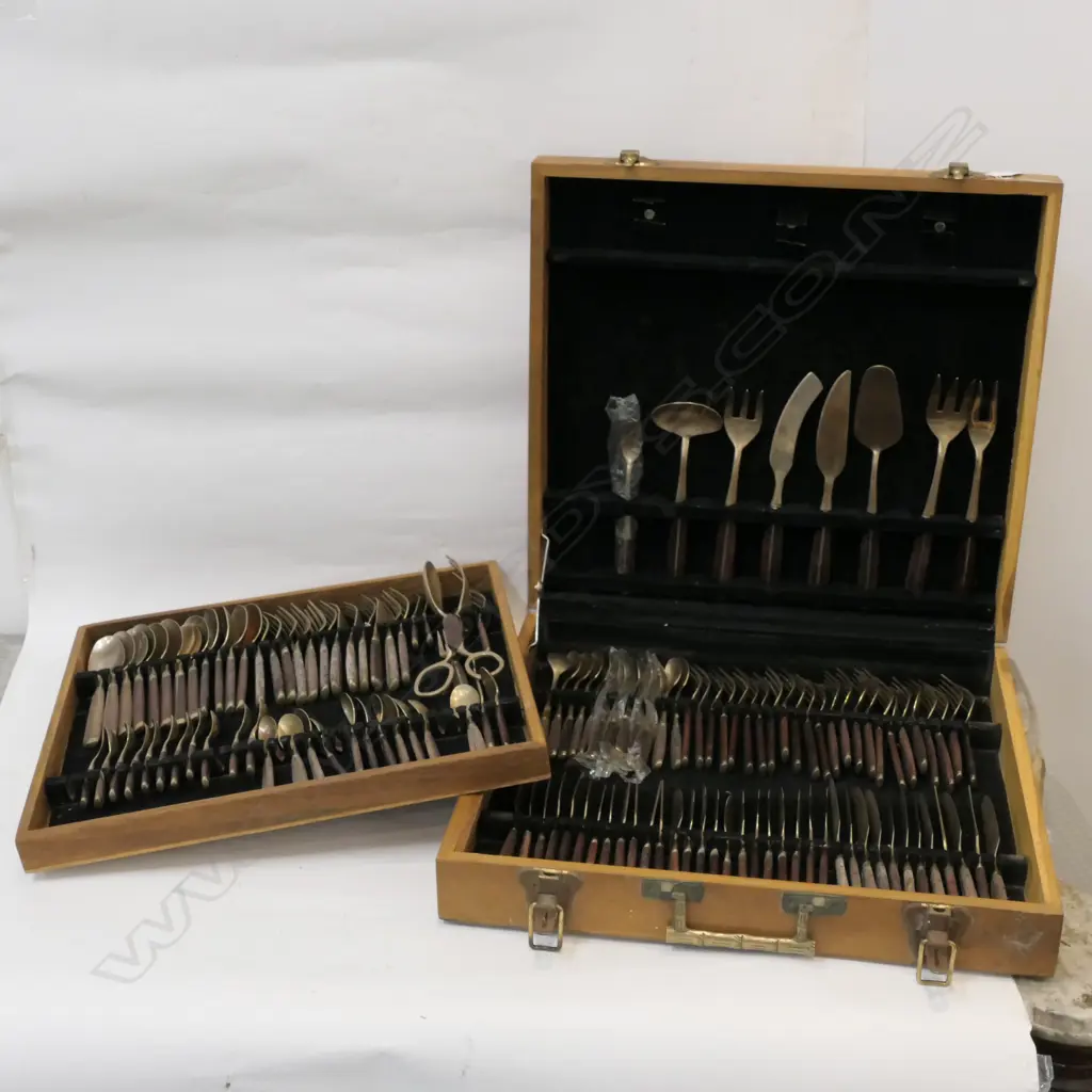 130 PCE RETRO CANTEEN THAI ROSEWOOD AND BRASS CUTLERY Image 1++