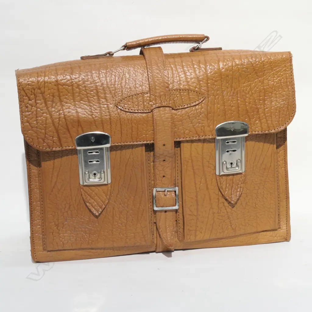 AS NEW QUALITY LEATHER BRIEFCASE Image 1++