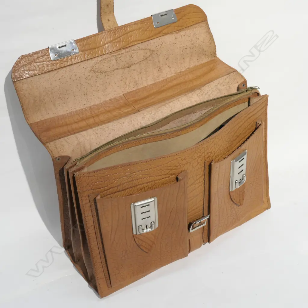 AS NEW QUALITY LEATHER BRIEFCASE Image 1++