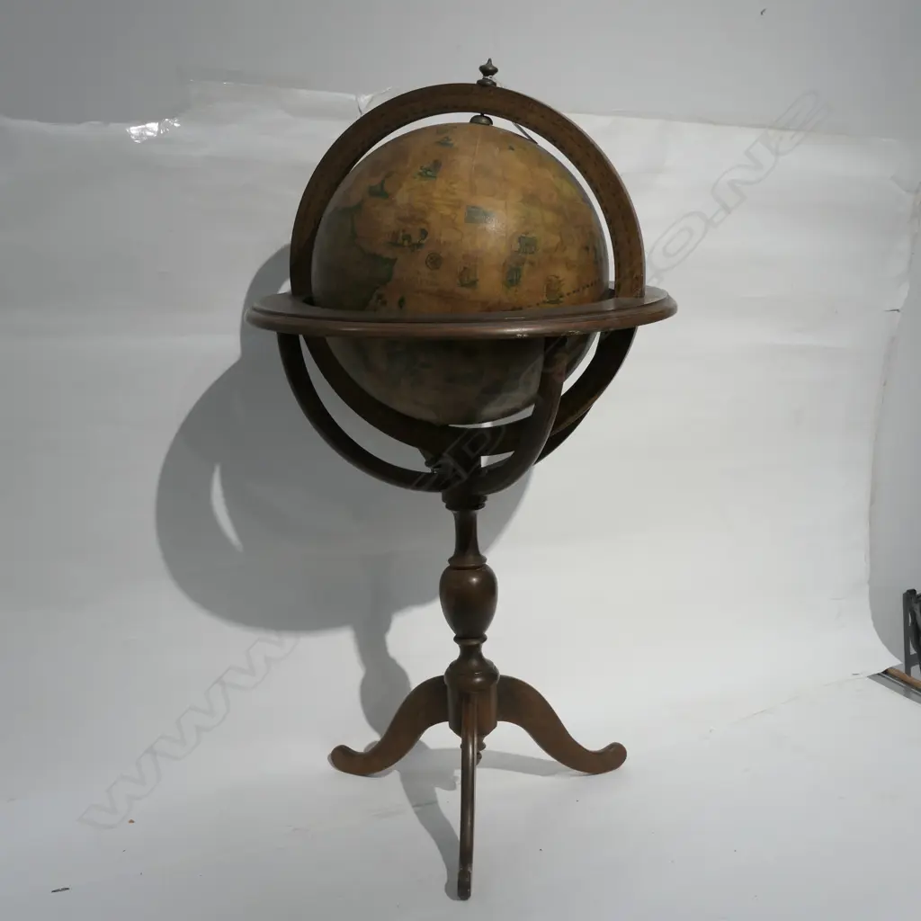 TERRESTRIAL GLOBE ON STAND Image 1++