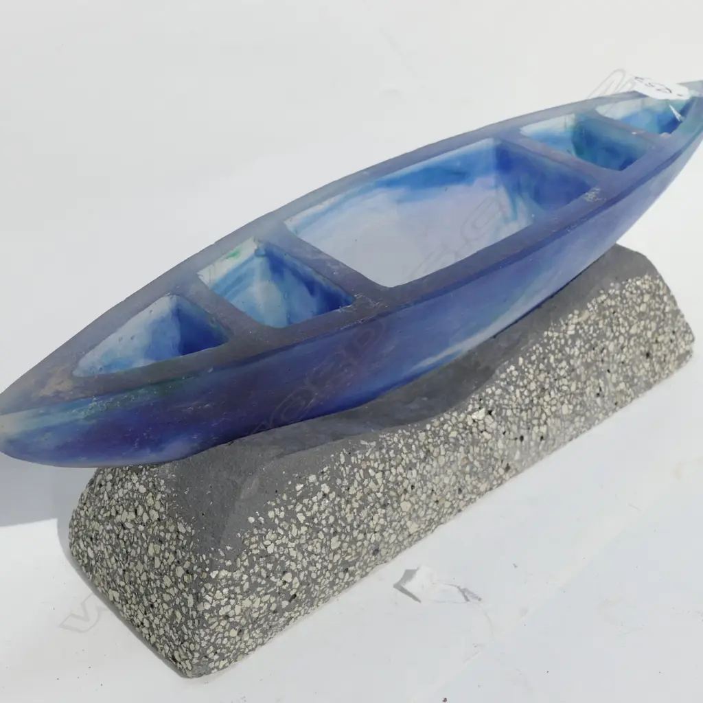 MODERN NZ GLASS STUDIO WAKA ON STAND  Image 1++