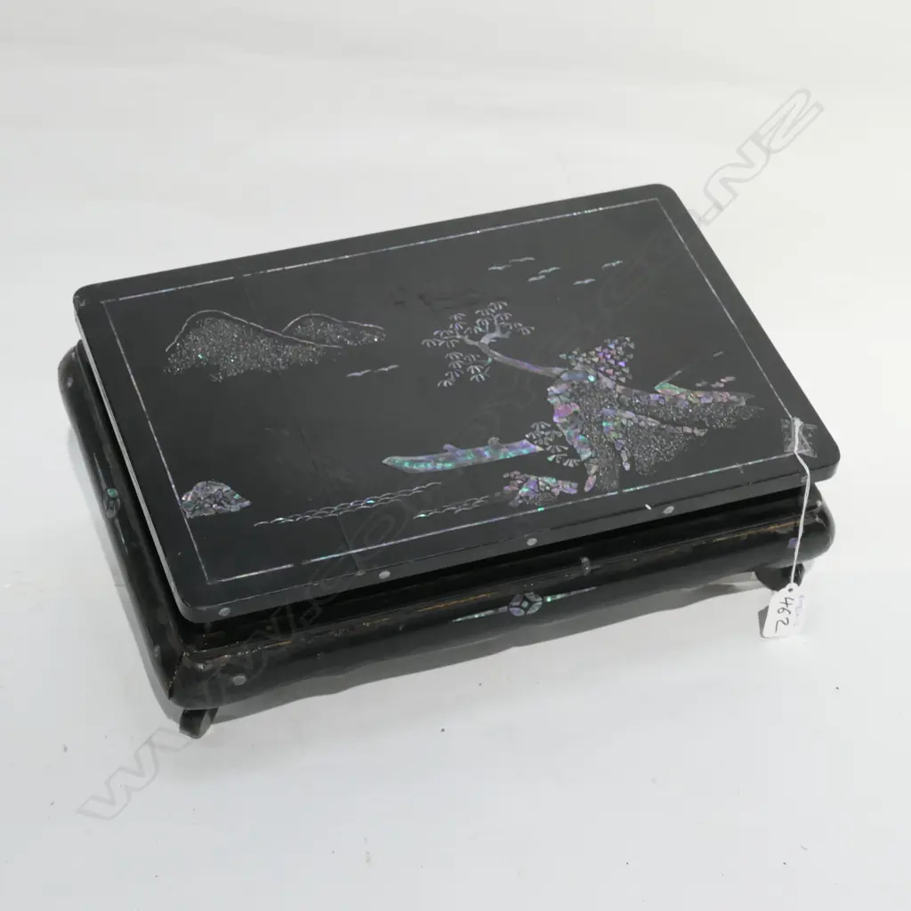 BLACK LACQUER VASE STAND W. 390 Image 1++
