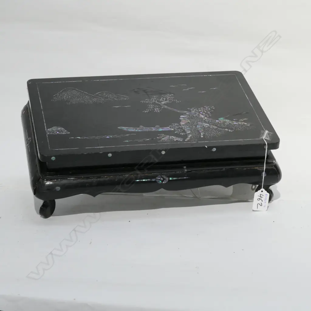 BLACK LACQUER VASE STAND W. 390 Image 1++