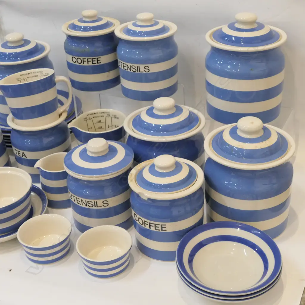 LOT B + W CORNISHWARE APPROX 25PCS - JUGS / CANNISTERS / PLATES ETC SOME A/F Image 1++