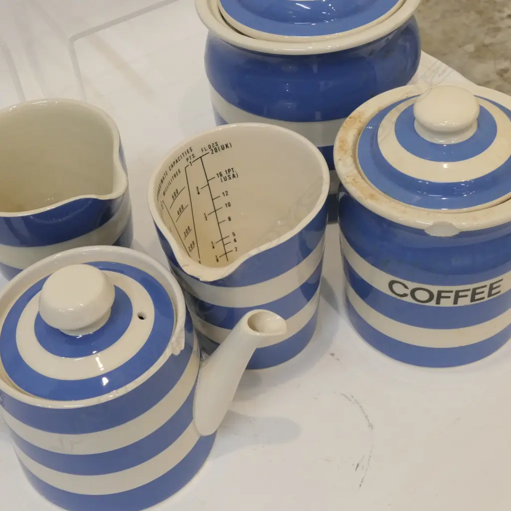 LOT B + W CORNISHWARE APPROX 25PCS - JUGS / CANNISTERS / PLATES ETC SOME A/F Image 1++