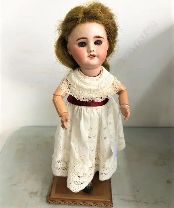 SFBJ ANTIQUE FRENCH (PARIS) DOLL 6/0 12" Image 1++