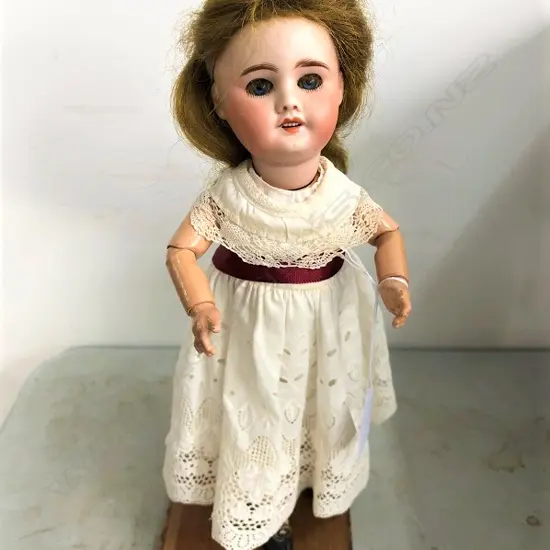 SFBJ ANTIQUE FRENCH (PARIS) DOLL 6/0 12"