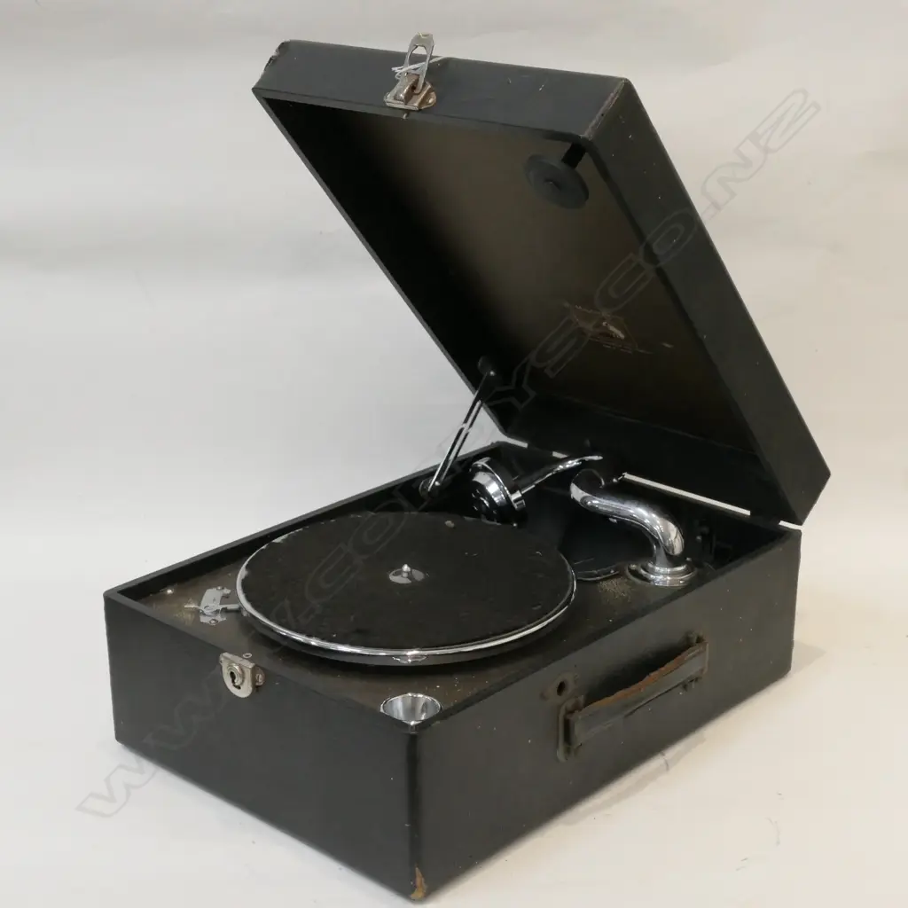 GRAMOPHONE RECORD PLAYER Image 1++