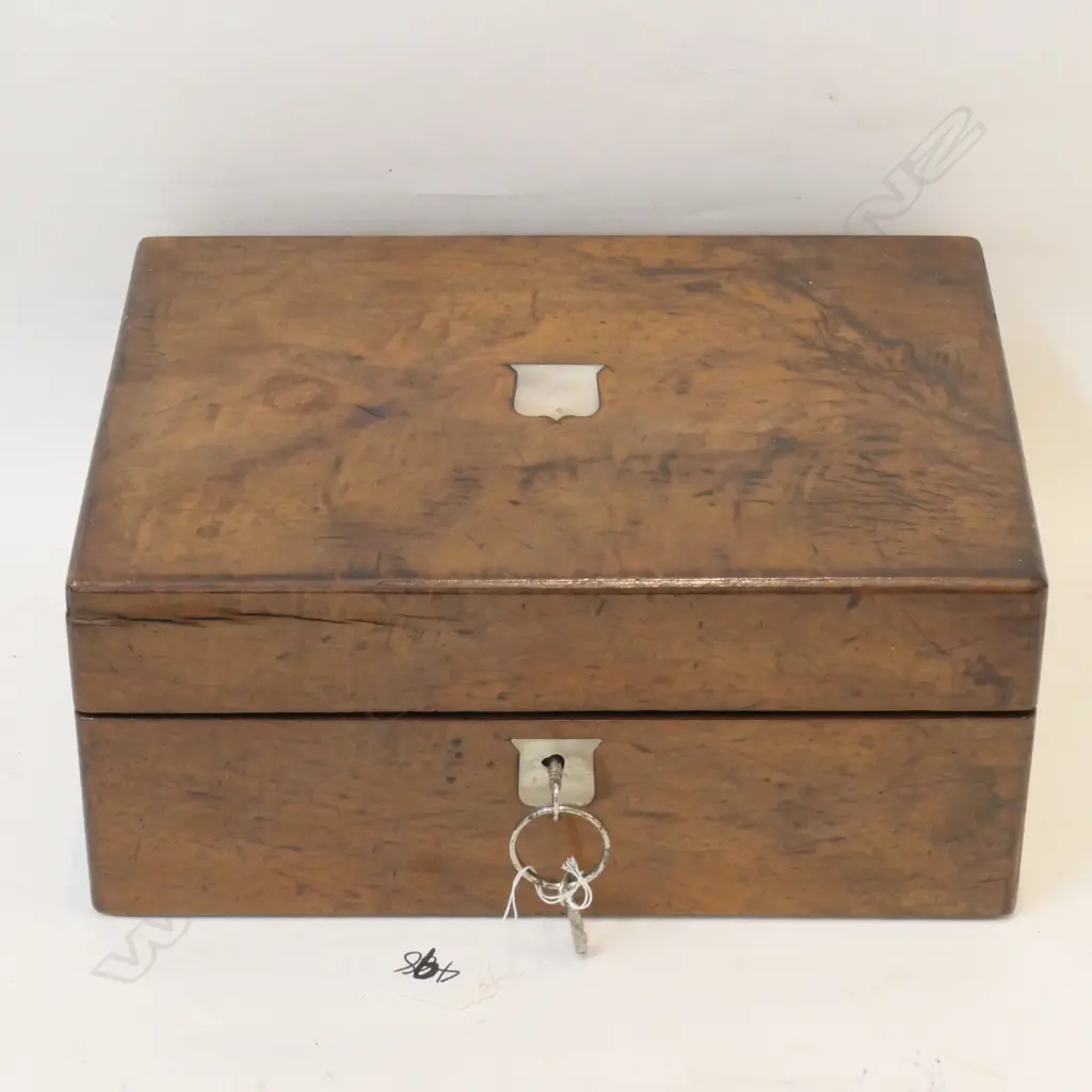 VICTORIAN WALNUT AND MOTHER OF PEARL INLAID BOX Image 1++