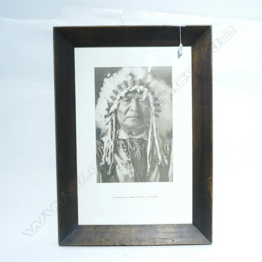 AMERICAN INDIAN OAK FRAMED PRINT - FRAME H.780MM W. 560MM Image 1++