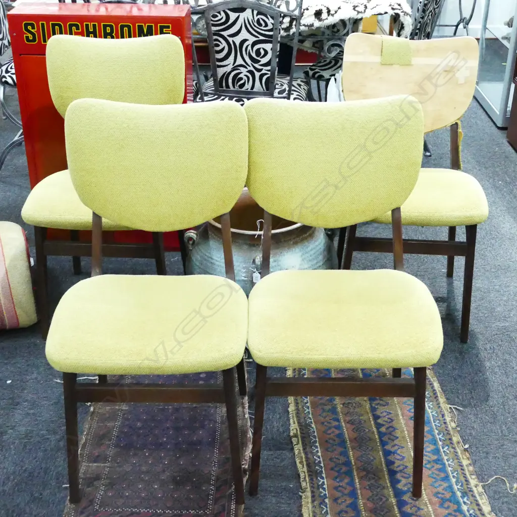 4 RETRO CHAIRS Image 1++