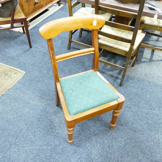 KAURI CHAIR WITH GREEN SEAT