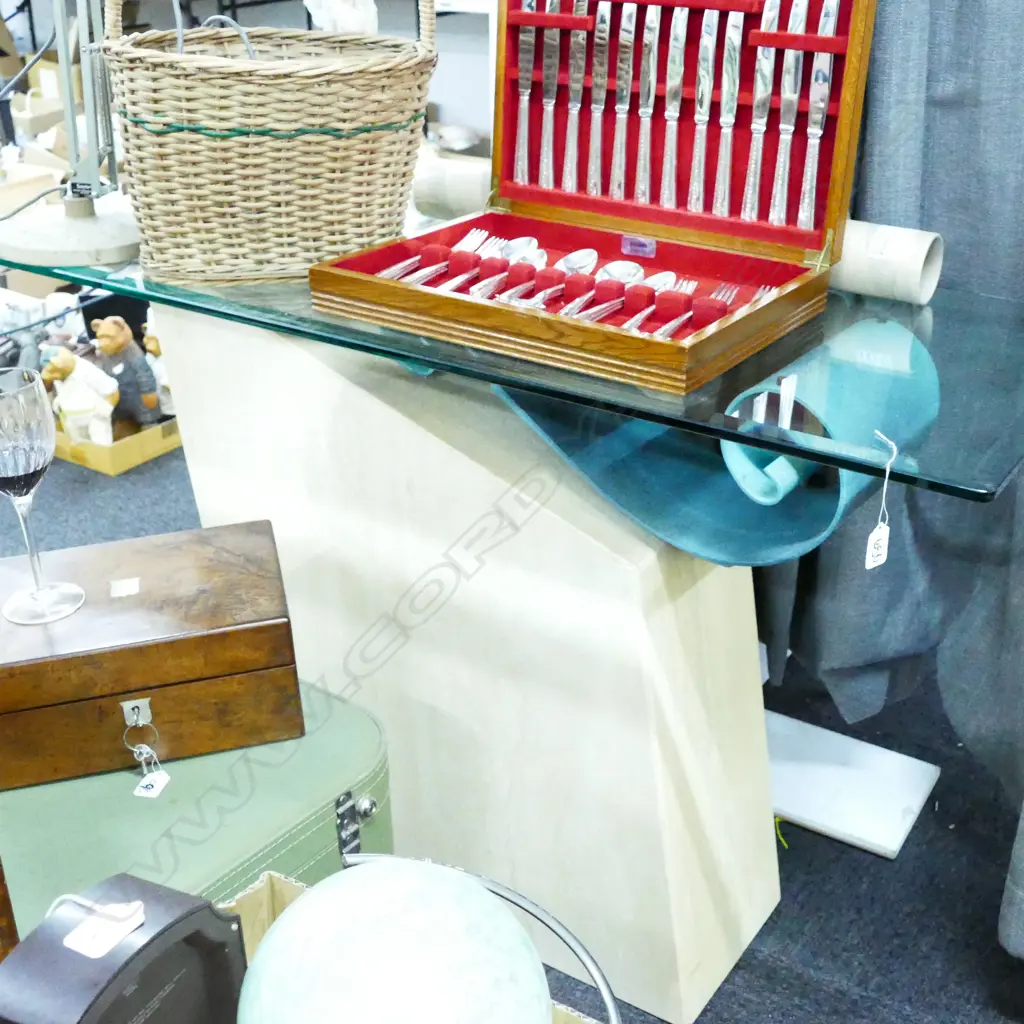 TRAVERTINE BASED CONSOLE TABLE  Image 1++