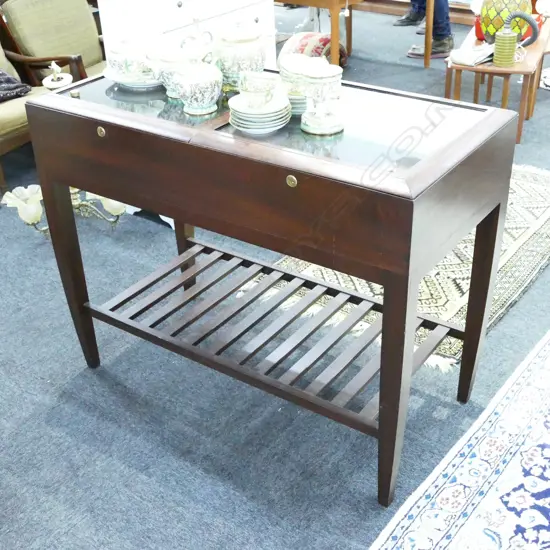 QUALITY MODERN MAHOGANY GLAZED TABLE VITRINE(DISPLAY CABINET)