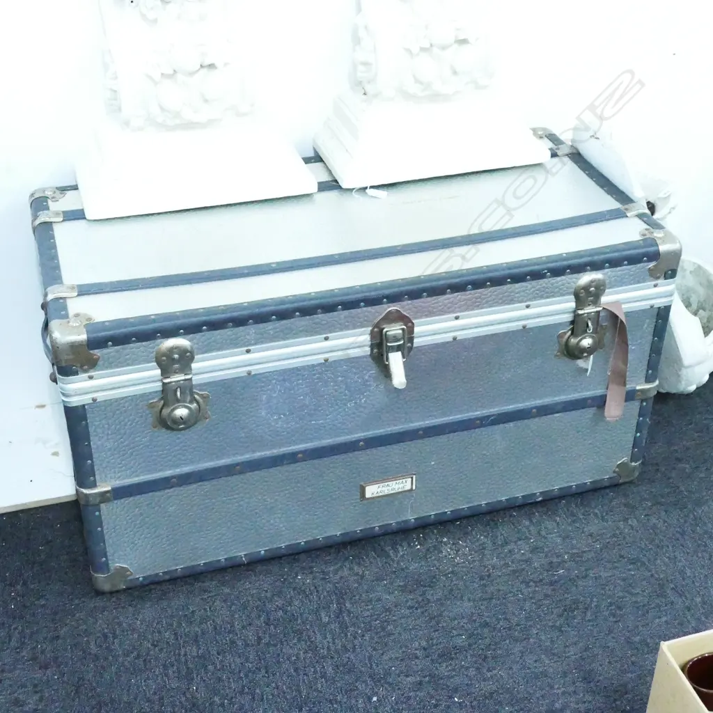 METAL SHIPS TRUNK Image 1++
