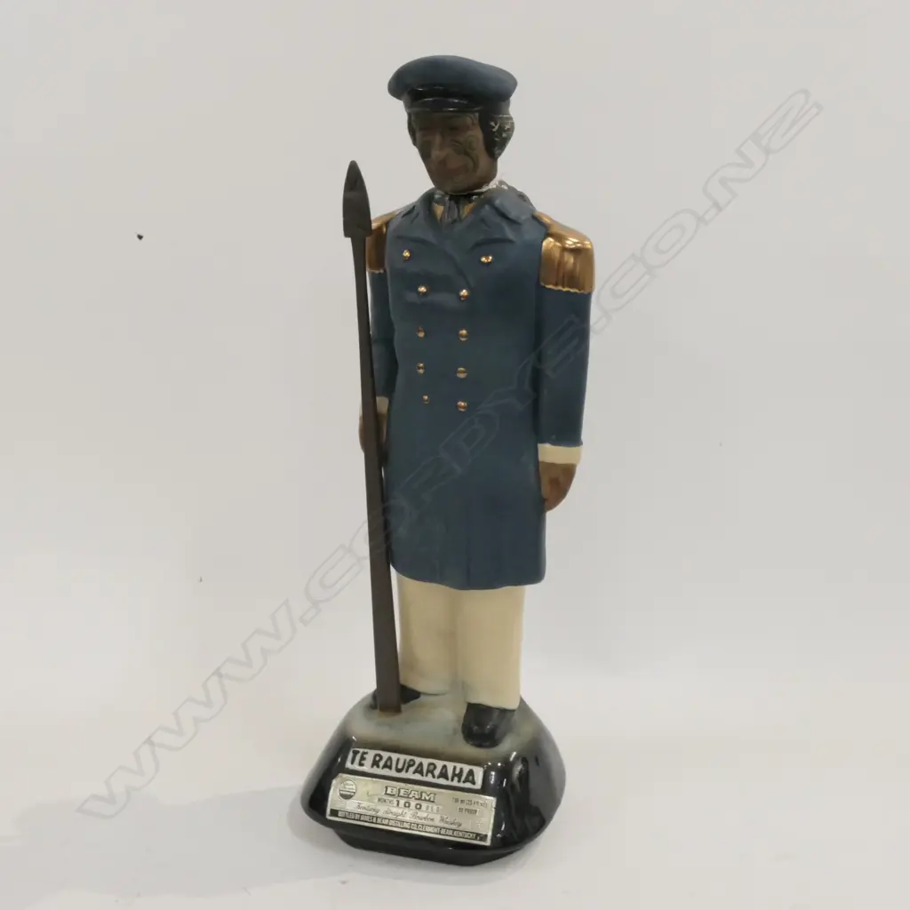 TE RAUPARAHA JIM BEAM DECANTER H. 380MM Image 1++