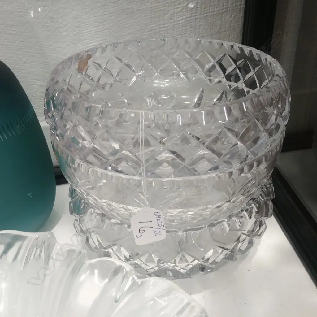 3 CRYSTAL BOWLS Image 1++