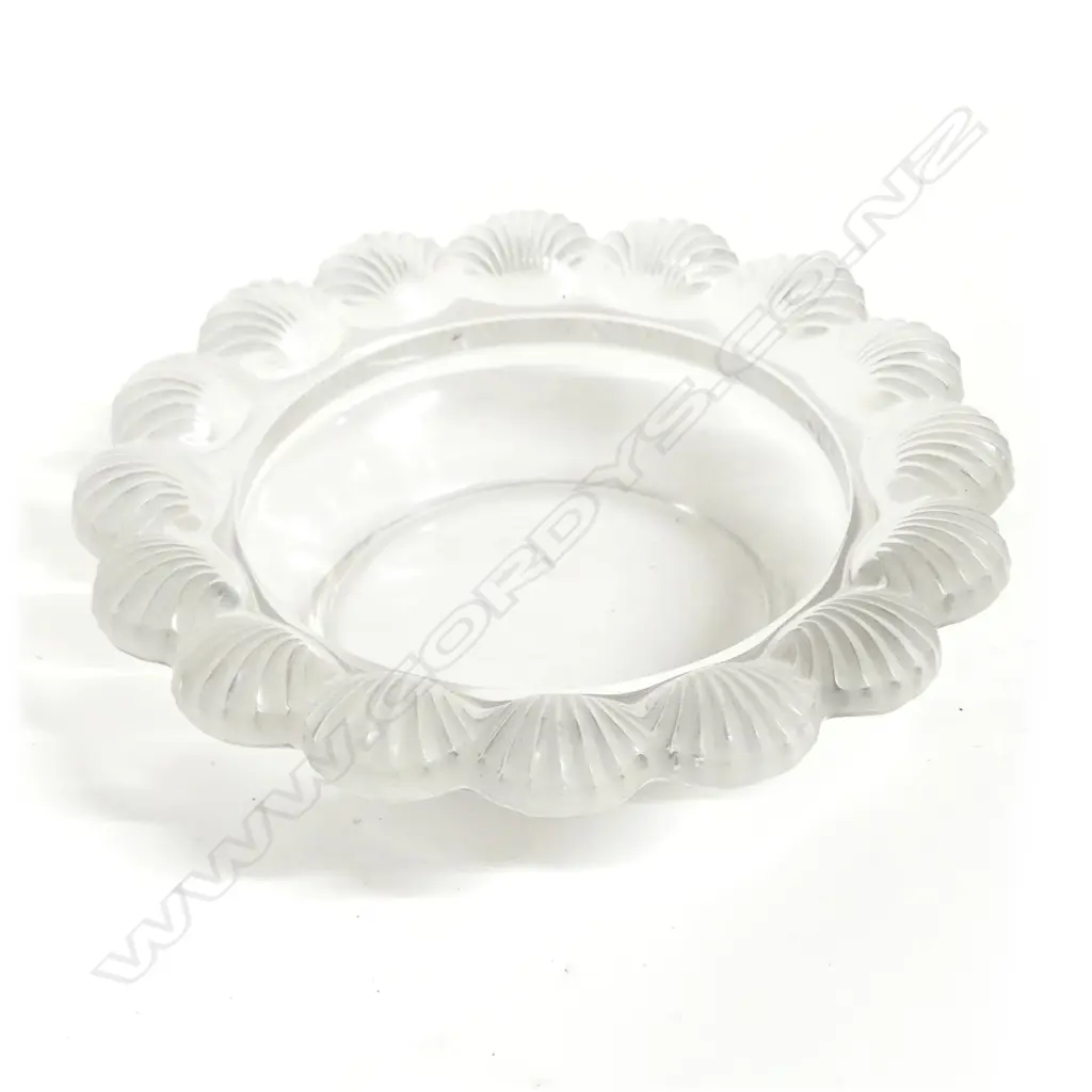 A Lalique bon-bon dish Image 1++