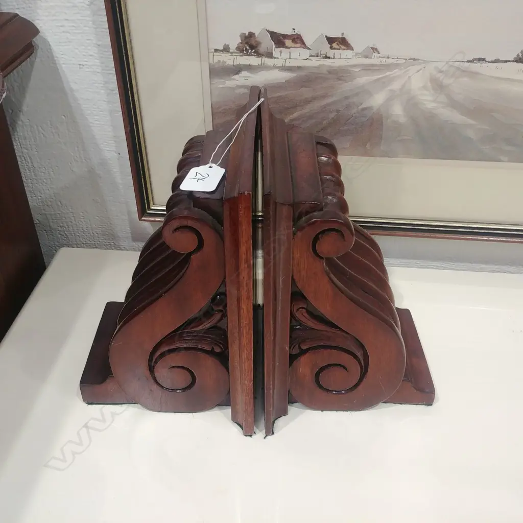 PR CORBEL BOOK ENDS Image 1++