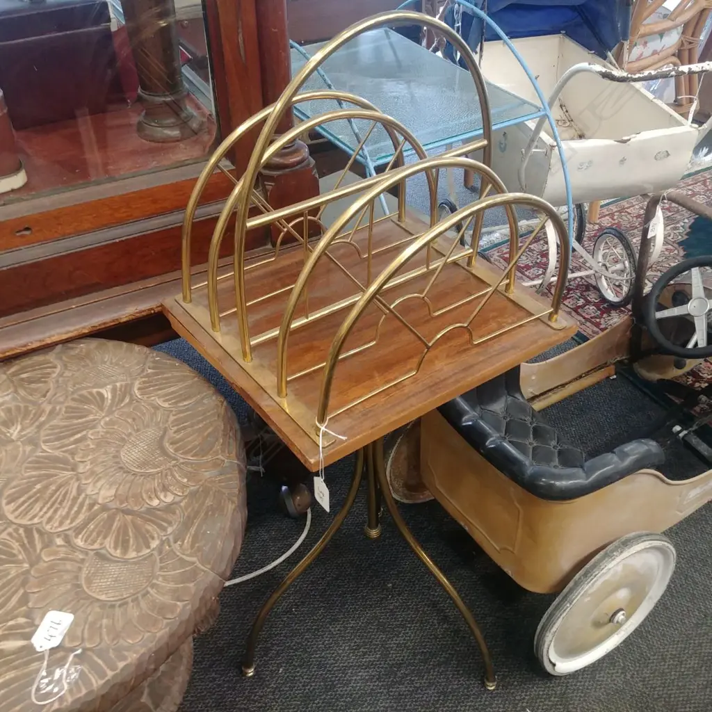 BRASS MAGAZINE STAND Image 1++