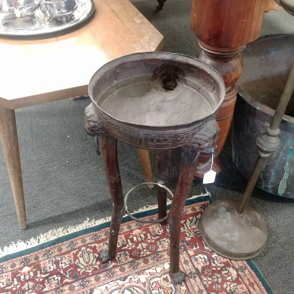 3 FOOTED BRAZIER Image 1++