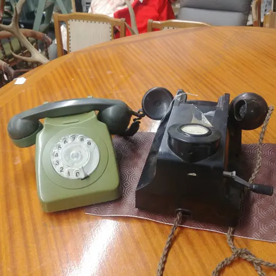 2 PHONES 1 GREEN 1 BLACK