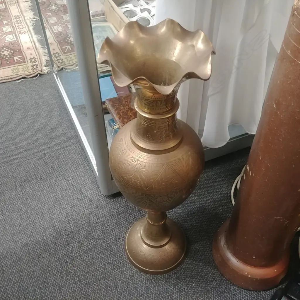 LARGE BRASS VASE Image 1++