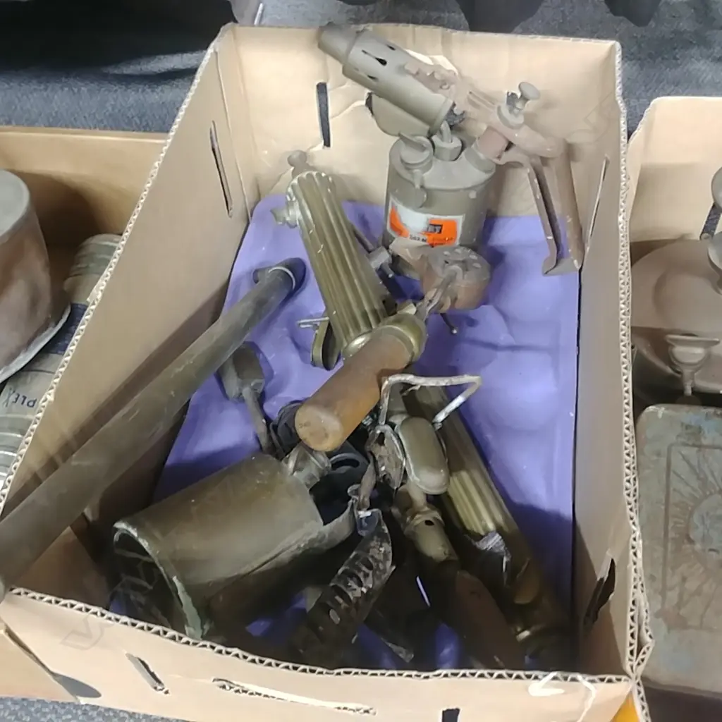 BOX LOT BRASS BURNERS Image 1++