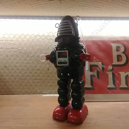VINTAGE TIN ROBOT
