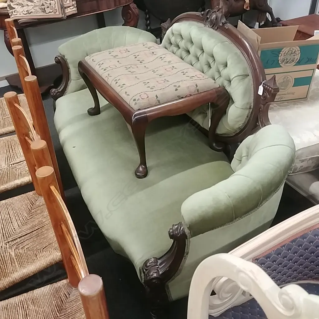 VICT SETTEE Image 1++