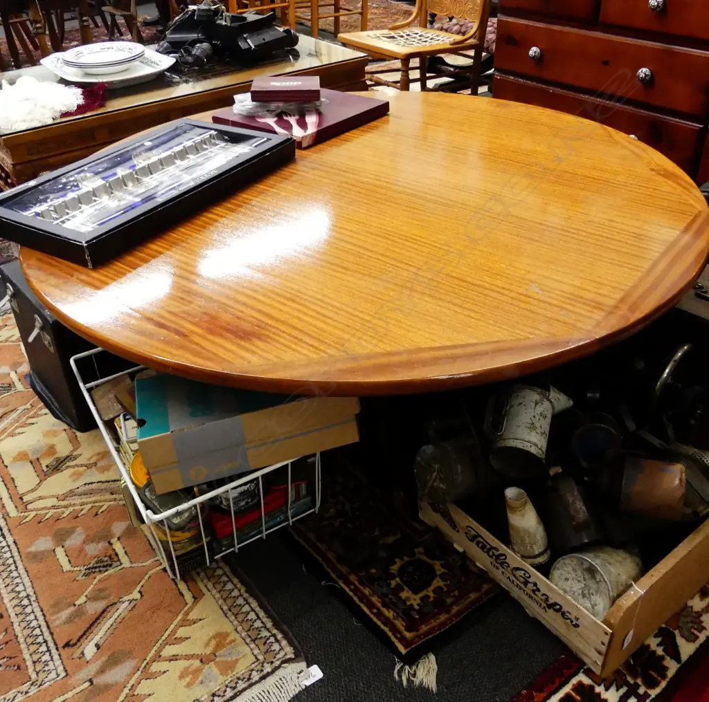 LARGE CIRCULAR MID-CENTURY COFFEE TABLE Image 1++