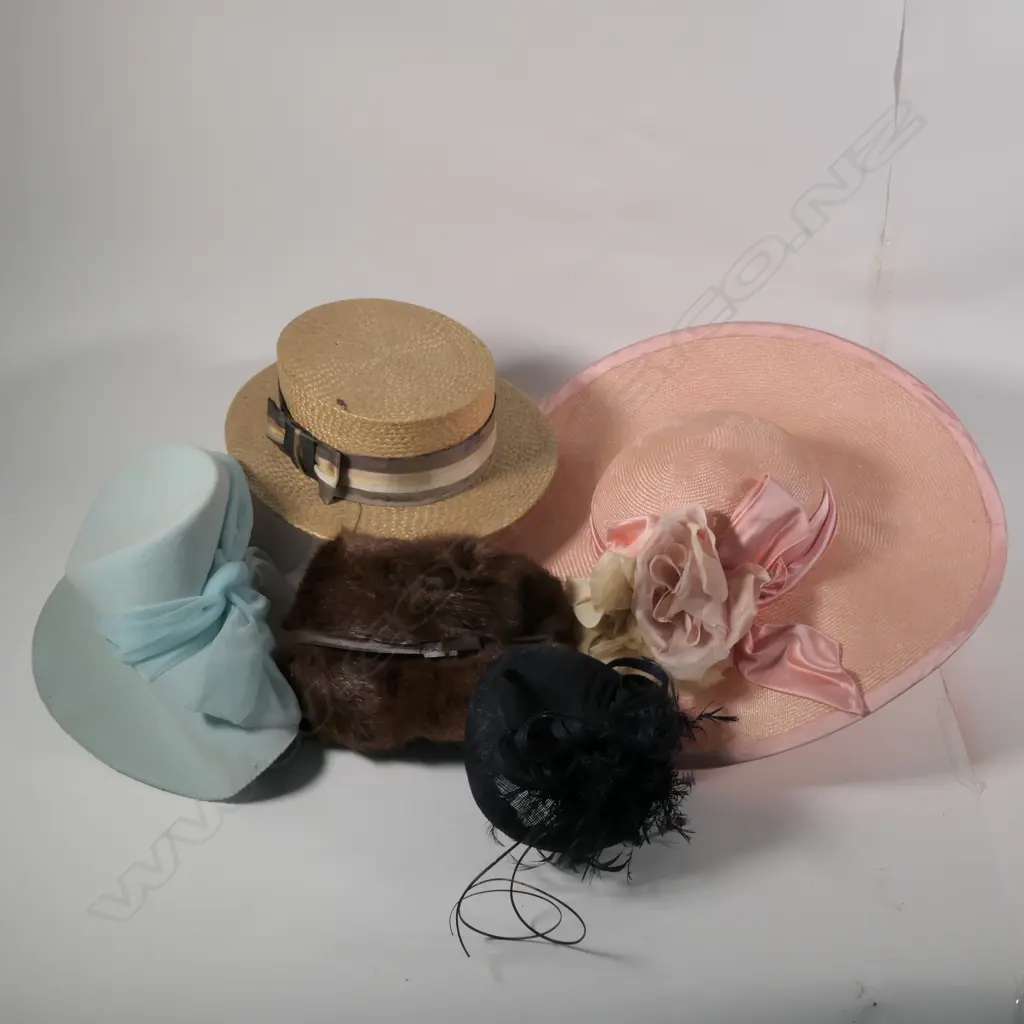 LOT OF VINTAGE HATS + GENTS BOWTER Image 1++