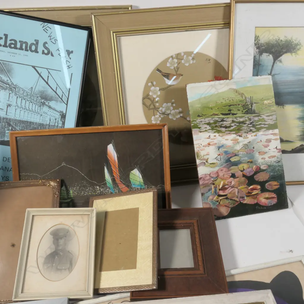 LOT ASST FRAMES /PAINTINGS/ORIENTAL PRINTS ETC Image 1++