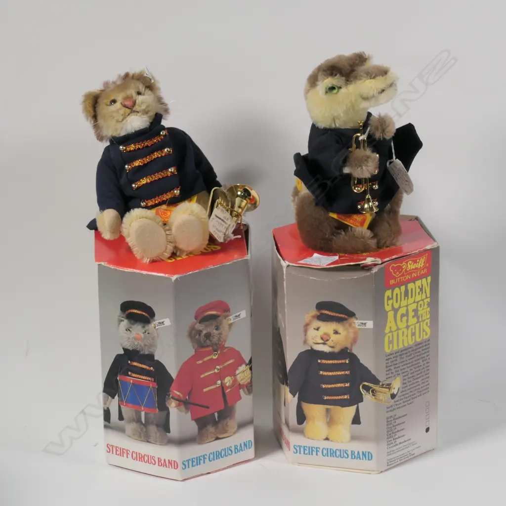 2 STEIFF BEARS, GOLDEN AGE OF CIRCUS IN O/BOX 1988-89 LTD EDT TO 5000 H 180 Image 1++