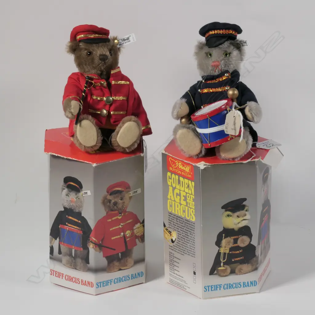 2 STEIFF BEARS, GOLDEN AGE OF CIRCUS IN O/BOX 1988-89 LTD EDT TO 5000 H 180 Image 1++