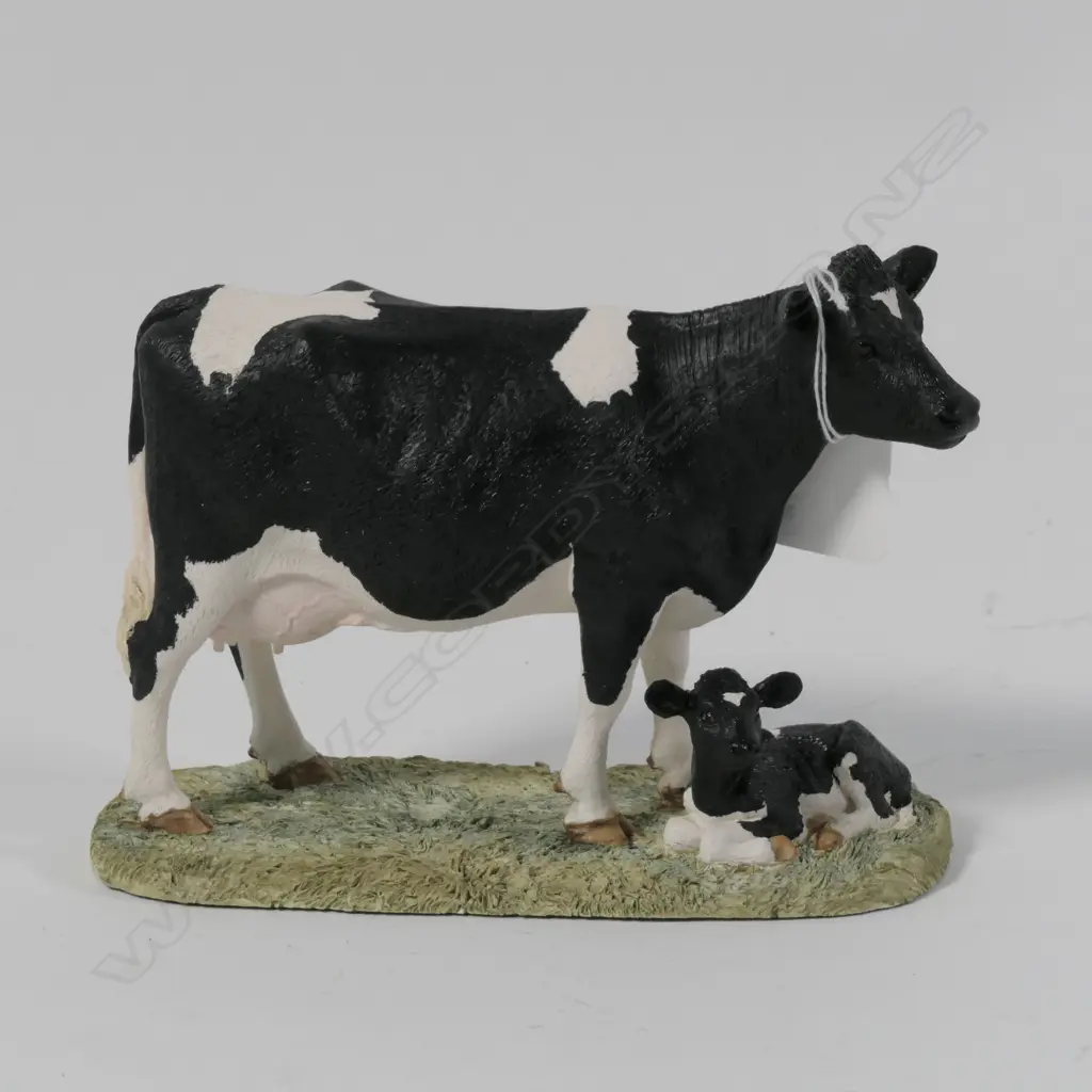 BORDER FINE ARTS FREISIAN COW & CALF--BOXED Image 1++
